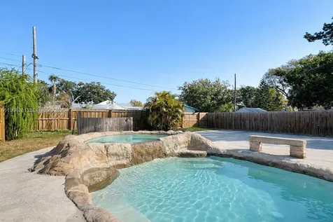 5613 N 19th Avenue S Other City - In The State Of Florida FL 33707