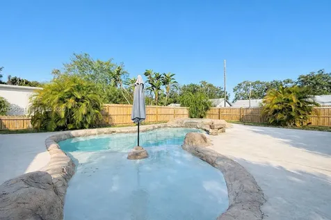 5613 N 19th Avenue S Other City - In The State Of Florida FL 33707