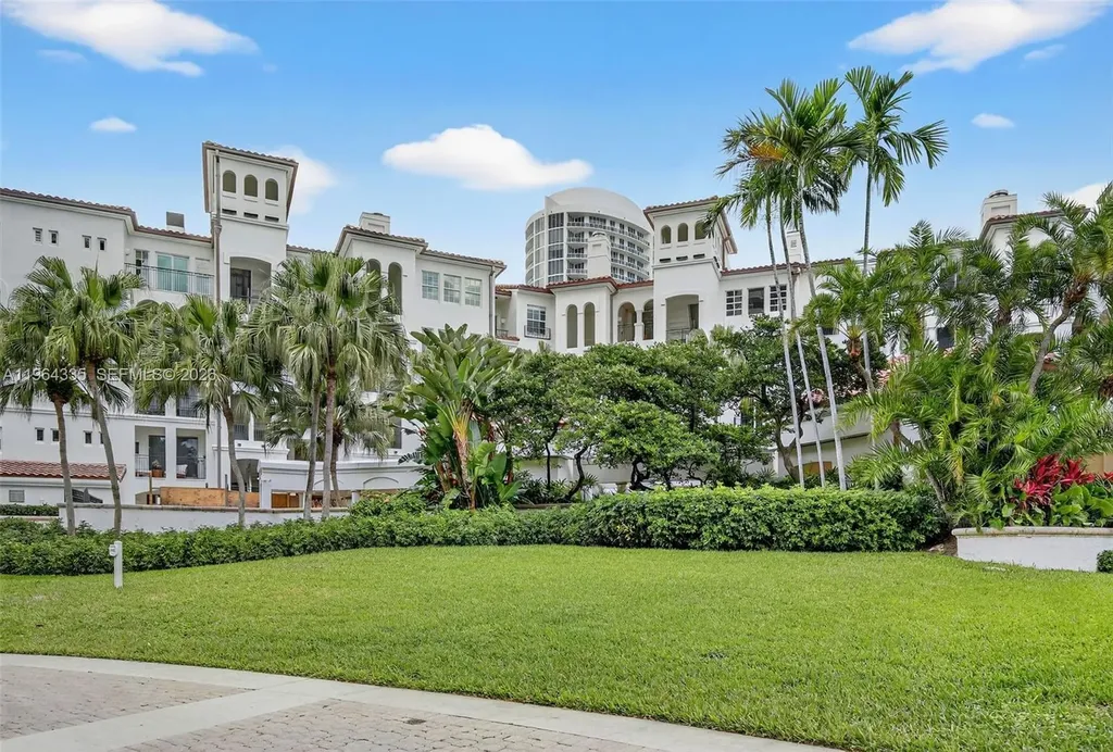 3500 Island Bl Aventura FL 33160