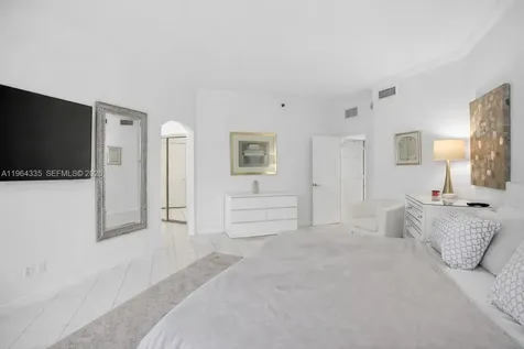 3500 Island Bl Aventura FL 33160