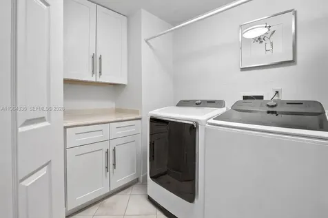 3500 Island Bl Aventura FL 33160