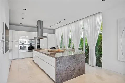 1031 W 48th Street Miami Beach FL 33140