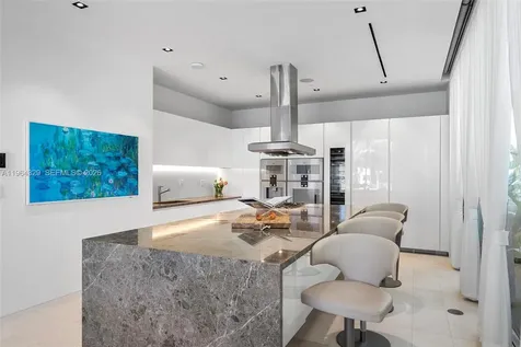 1031 W 48th Street Miami Beach FL 33140