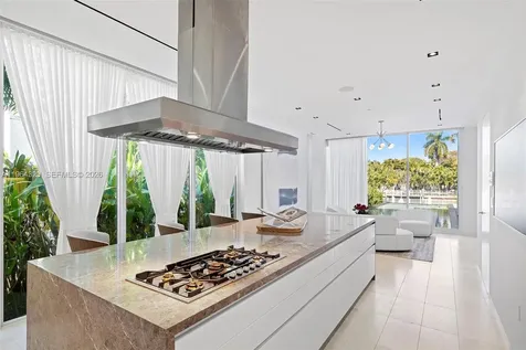 1031 W 48th Street Miami Beach FL 33140