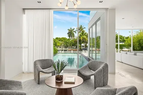 1031 W 48th Street Miami Beach FL 33140