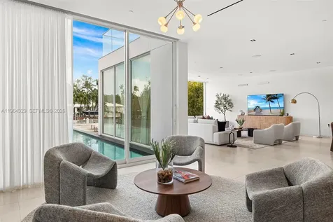1031 W 48th Street Miami Beach FL 33140