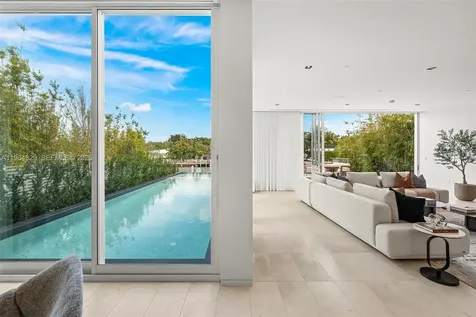1031 W 48th Street Miami Beach FL 33140