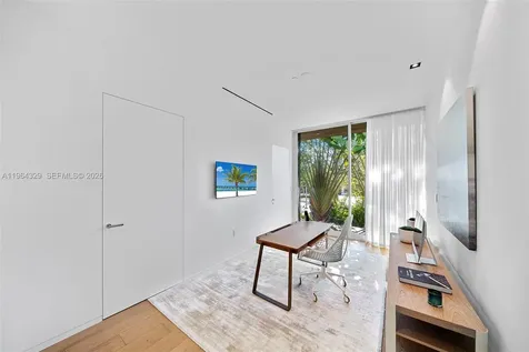 1031 W 48th Street Miami Beach FL 33140