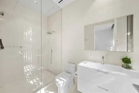 1031 W 48th Street Miami Beach FL 33140