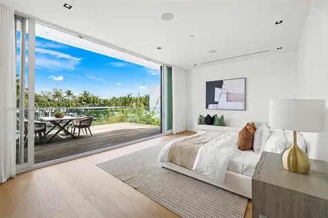 1031 W 48th Street Miami Beach FL 33140