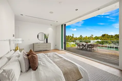1031 W 48th Street Miami Beach FL 33140
