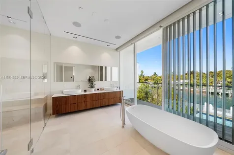 1031 W 48th Street Miami Beach FL 33140