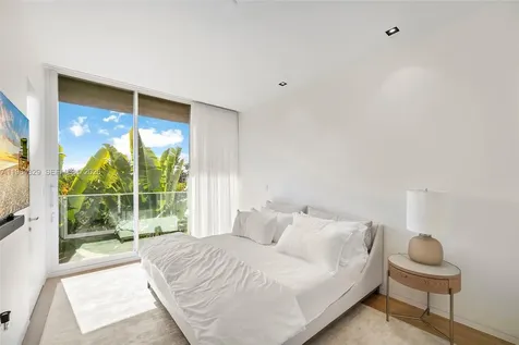 1031 W 48th Street Miami Beach FL 33140