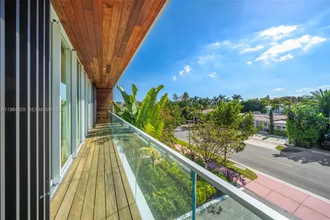 1031 W 48th Street Miami Beach FL 33140