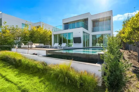 1031 W 48th Street Miami Beach FL 33140