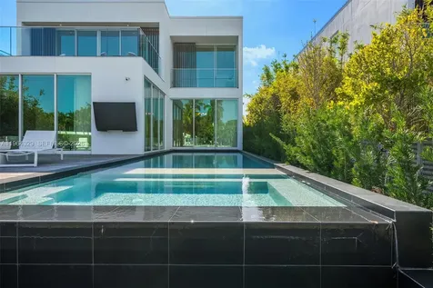 1031 W 48th Street Miami Beach FL 33140