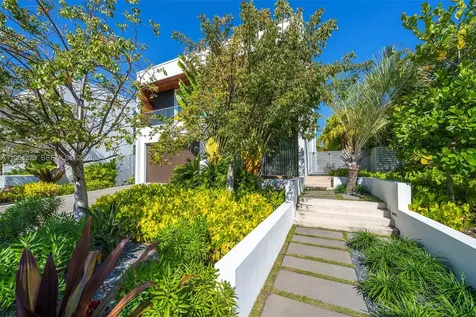 1031 W 48th Street Miami Beach FL 33140