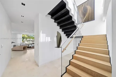 1031 W 48th Street Miami Beach FL 33140
