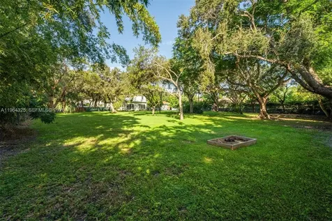 7301 Ponce De Leon Road Miami FL 33143
