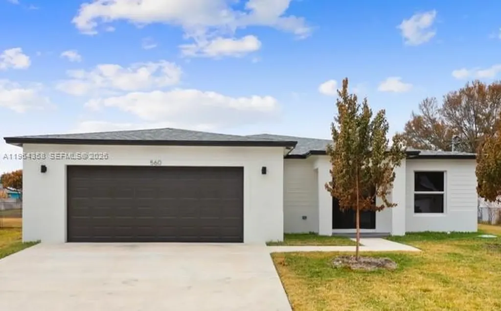 560 SW Carter Avenue Port St. Lucie FL 34983