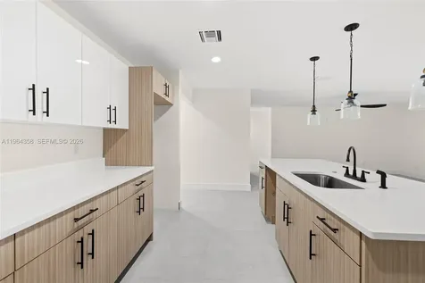 560 SW Carter Avenue Port St. Lucie FL 34983