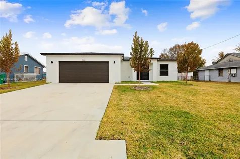 560 SW Carter Avenue Port St. Lucie FL 34983