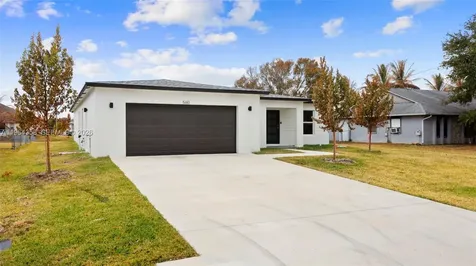 560 SW Carter Avenue Port St. Lucie FL 34983