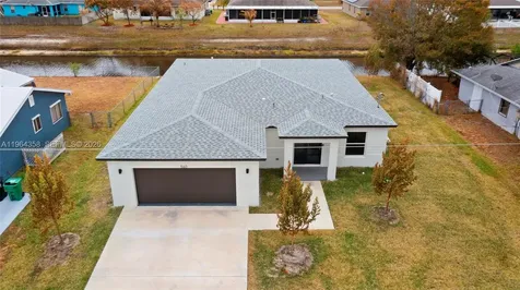 560 SW Carter Avenue Port St. Lucie FL 34983