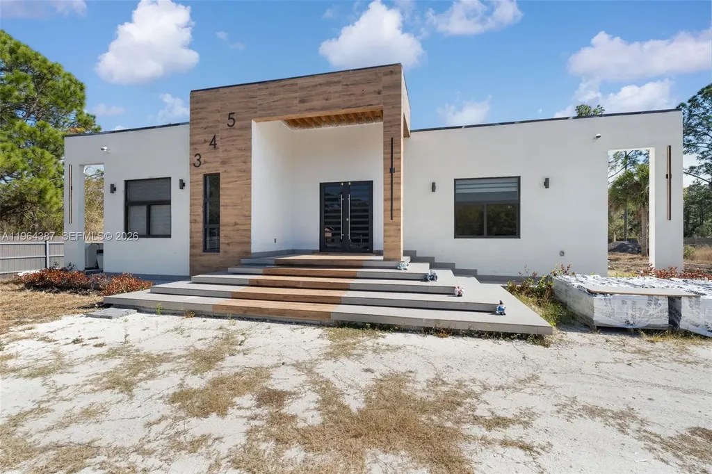 345 N Jinete Street Clewiston FL 33440