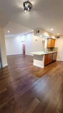 2420 NW 33rd Street Oakland Park FL 33309