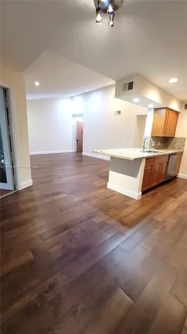 2420 NW 33rd Street Oakland Park FL 33309