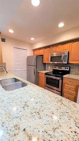 2420 NW 33rd Street Oakland Park FL 33309