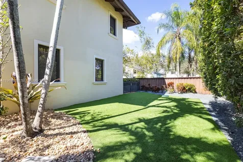 10601 SW 72nd Court Pinecrest FL 33156