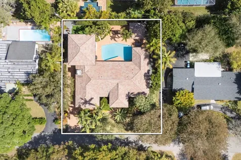 10601 SW 72nd Court Pinecrest FL 33156