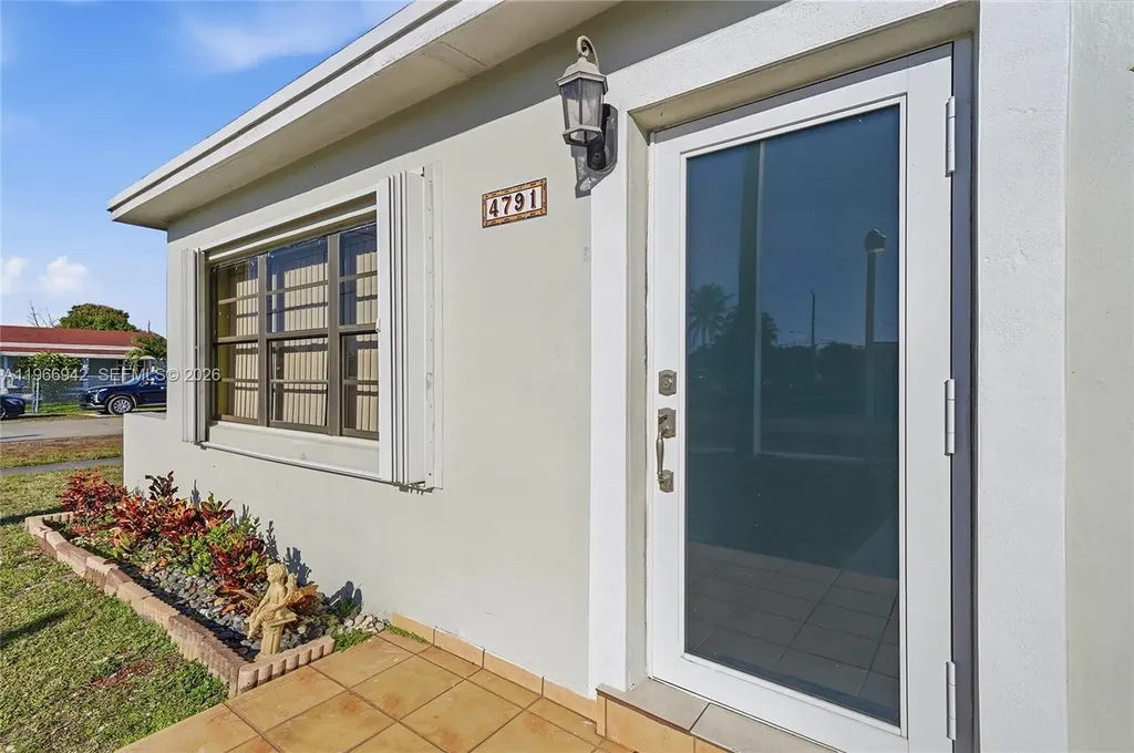 4791 W 3rd Avenue Hialeah FL 33012