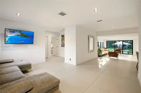 14324 Garden Drive Miami FL 33168