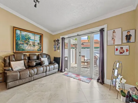 15715 SW 76th Terrace Miami FL 33193