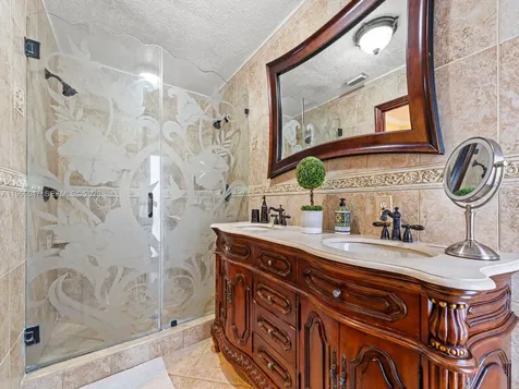 15715 SW 76th Terrace Miami FL 33193