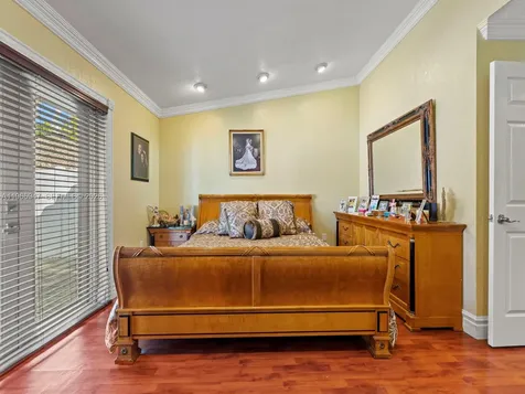 15715 SW 76th Terrace Miami FL 33193