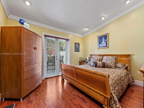 15715 SW 76th Terrace Miami FL 33193