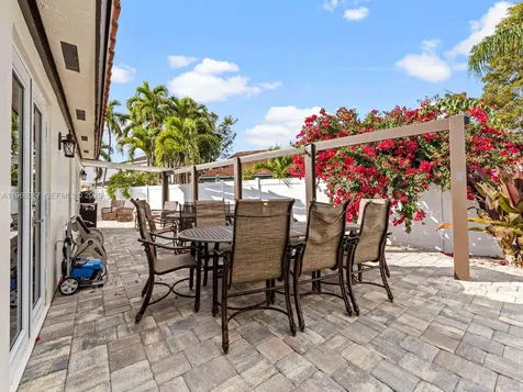 15715 SW 76th Terrace Miami FL 33193