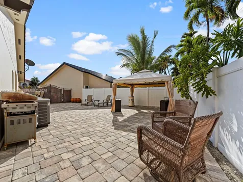 15715 SW 76th Terrace Miami FL 33193