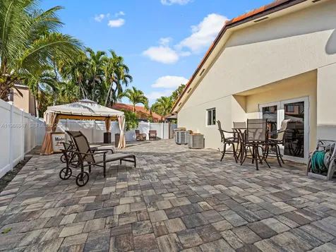 15715 SW 76th Terrace Miami FL 33193