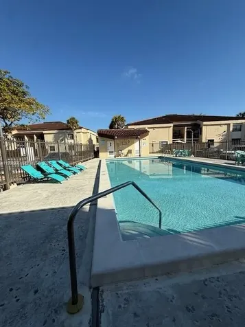 660 W Park Drive Miami FL 33172