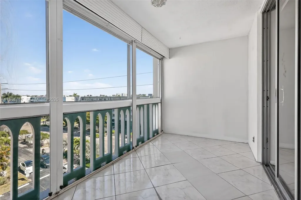 421 NE 14th Avenue Hallandale Beach FL 33009
