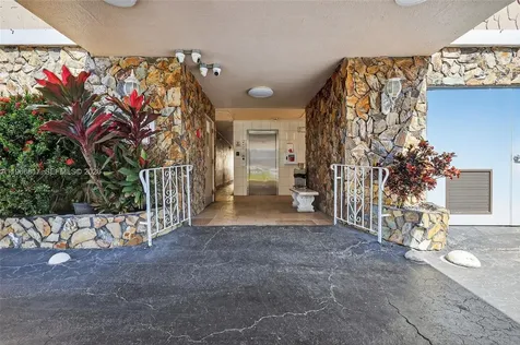 421 NE 14th Avenue Hallandale Beach FL 33009