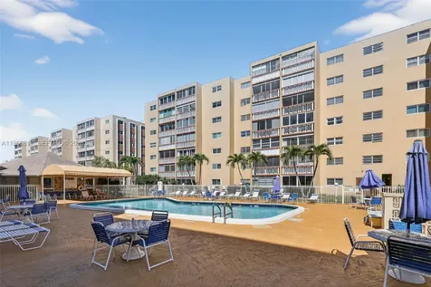 421 NE 14th Avenue Hallandale Beach FL 33009