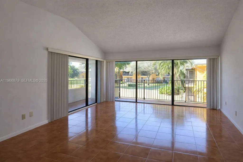 5821 Washington Street Hollywood FL 33023