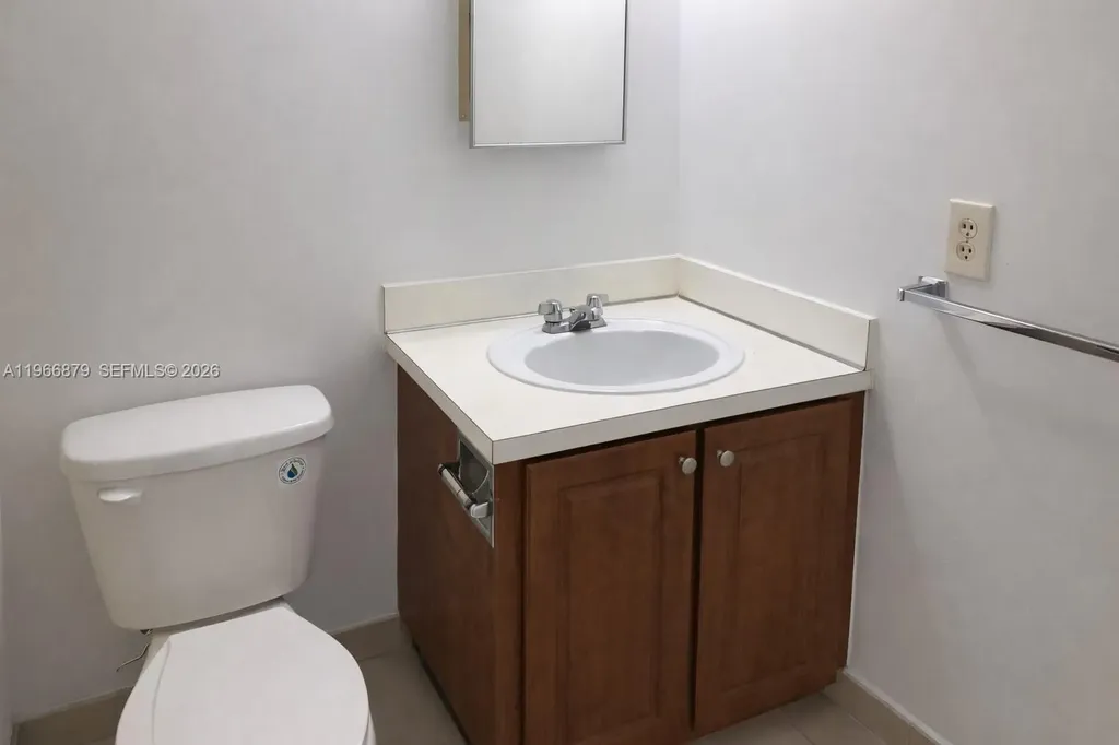 5821 Washington Street Hollywood FL 33023
