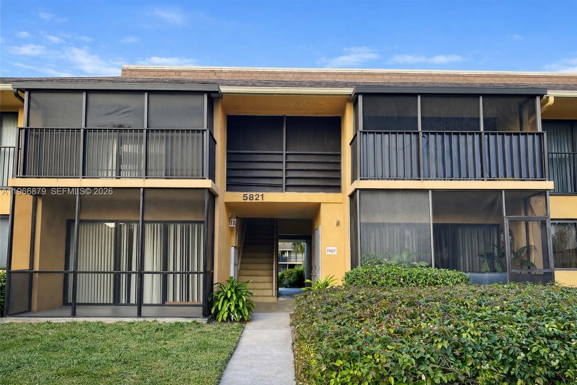 5821 Washington Street Hollywood FL 33023